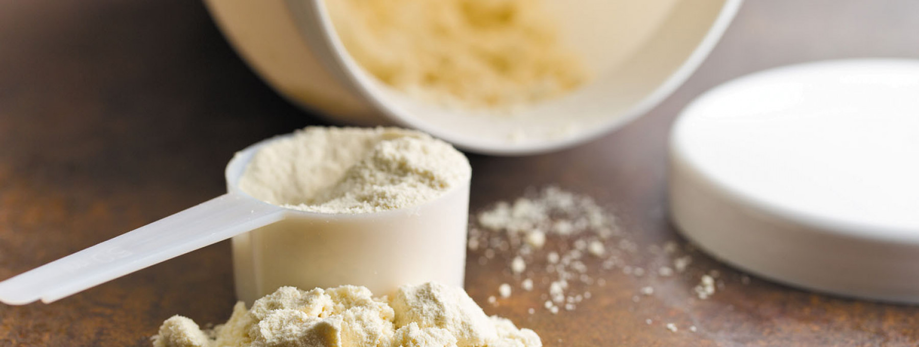Proteínové doplnky – kompletný sprievodca pre športovcov